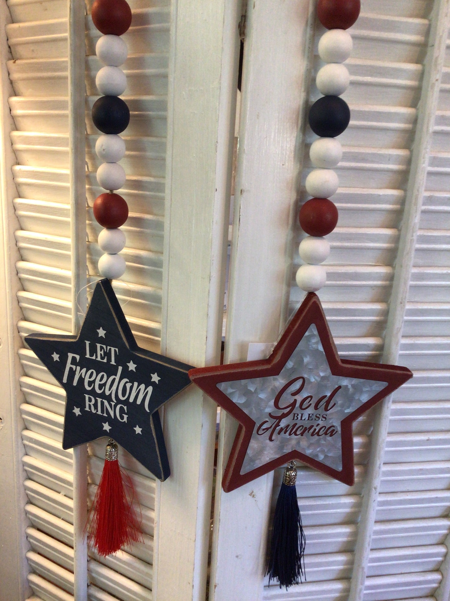 Wooden Americana Star w/Beaded Accent